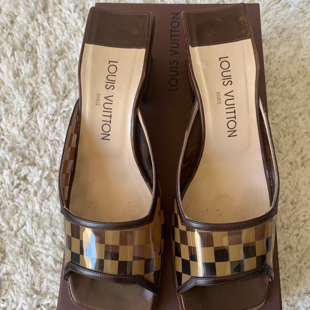 Luis Vuitton women sandals size 38
